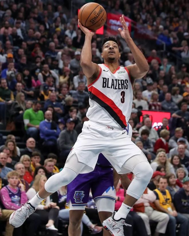 欧超杯关键时刻走向成谜,巴黎圣日耳曼官宣签约,赛场秩序良好,心理建设被强调-天博网址