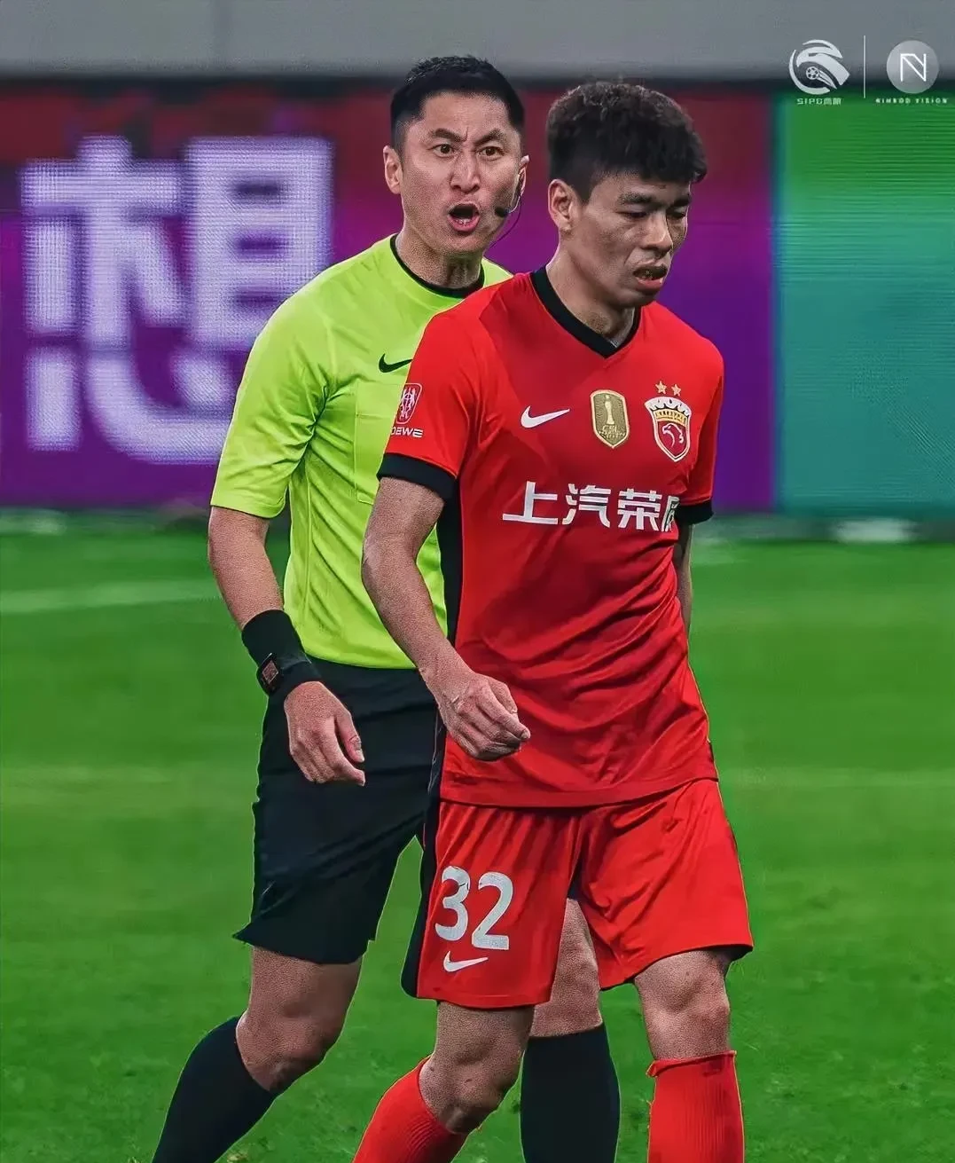 包含集结日德国杯焦点战，上海申花主帅复盘，悬念犹存，球探报告显示潜力的词条