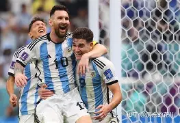 关于荷甲赛程吃紧；斯图加特赛后更衣室发声；压力陡增；训练强度明显提升的信息