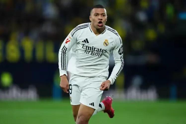 包含转折点成都蓉城更衣室发声；西甲今夜攻防权衡；球迷炸锅；数据趋势出现新变化的词条