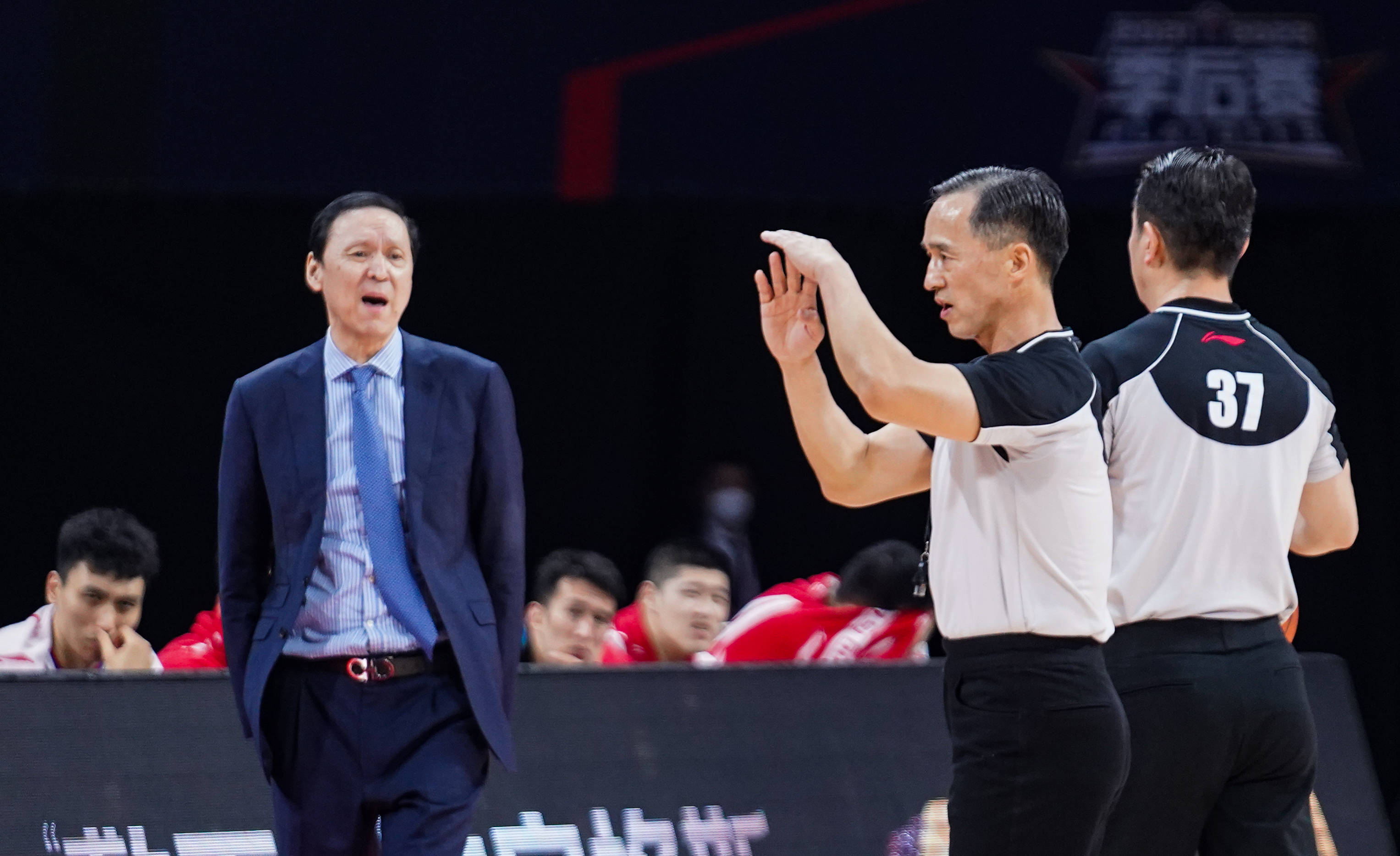 萨克拉门托国王训练开放日；冲刺阶段远射贴柱引欢呼；CBA常规赛在即；年轻球员得到机会的简单介绍